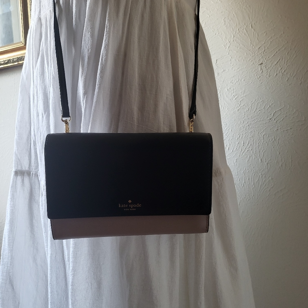 Kate Spade crossbody wallet on strap - Picture 5 of 7
